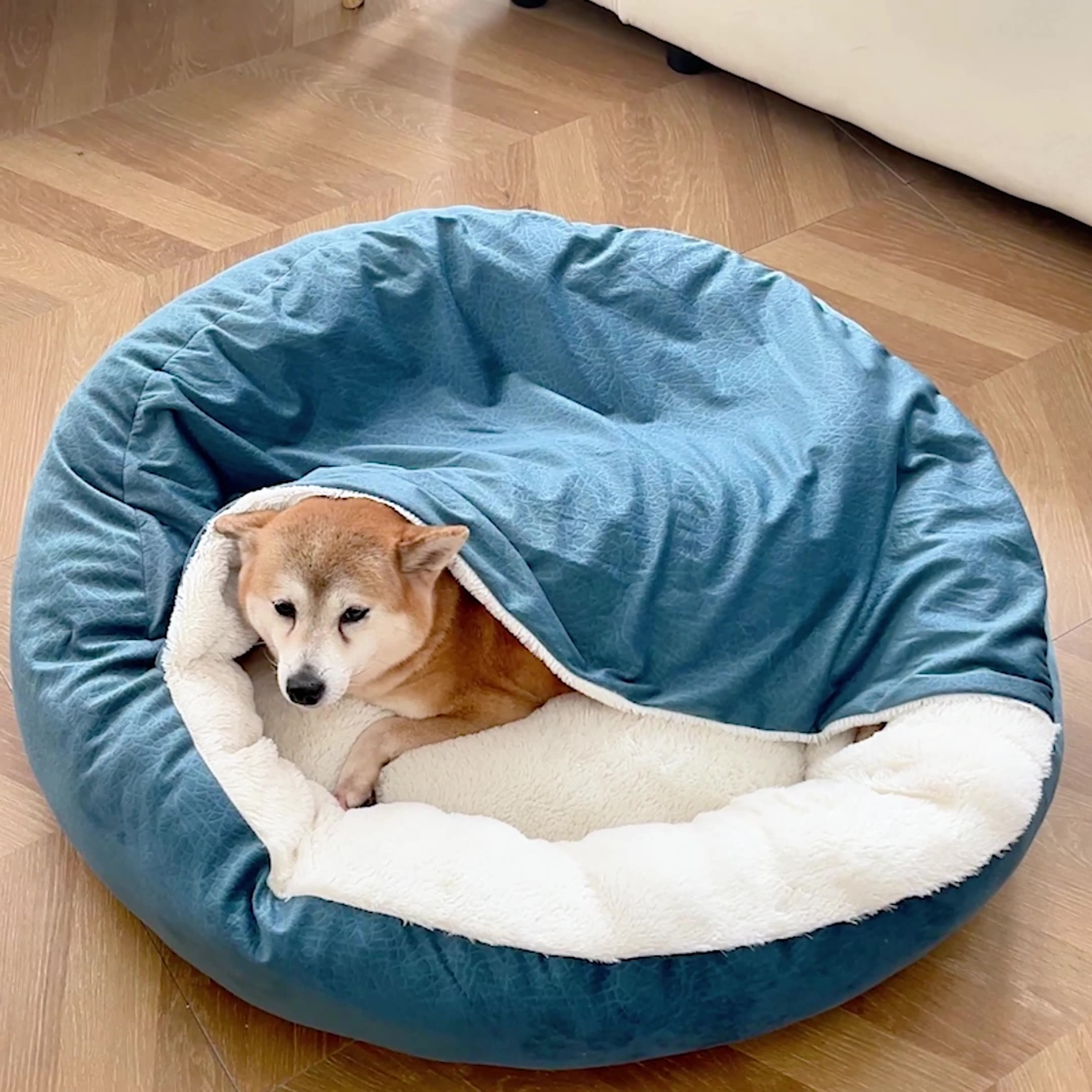 Waterproof Hooded Orthopedic Winter Bed for Dogs & Cats